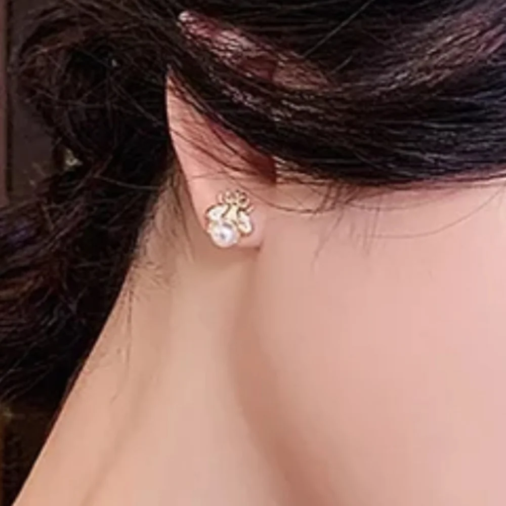 Bee Pearl Sterling Silver Stud Earrings - Picture 3 of 4